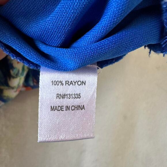 Womens Shorts Size Medium Blue Floral Vacation Travel Packable Beach Resort - Picture 8 of 8